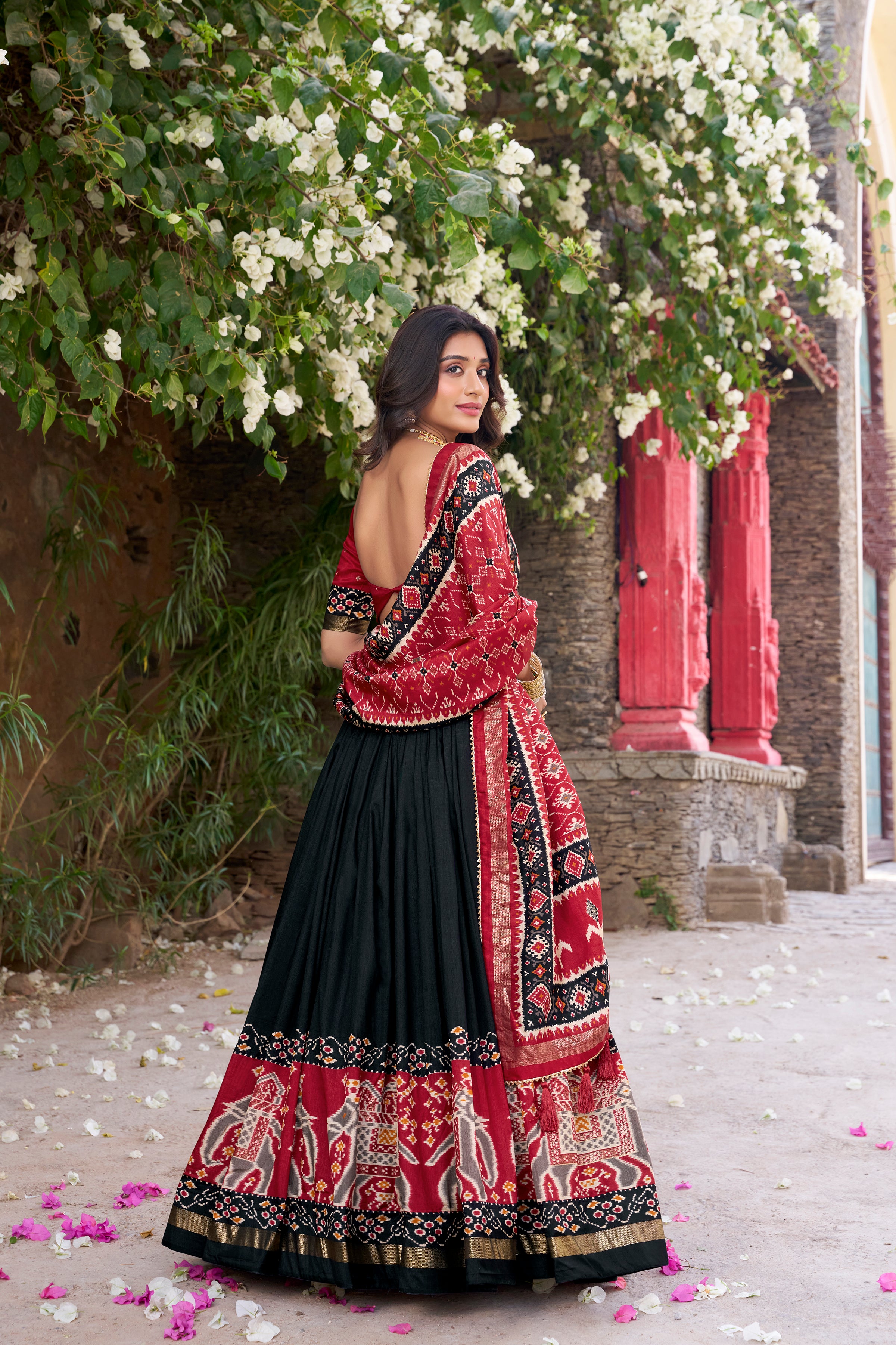 πͺ· Infuse Your Wardrobe with Southern Grace πͺ· Silk Kalamkari Print Lehenga Choli with Foil Work Border - Navratri